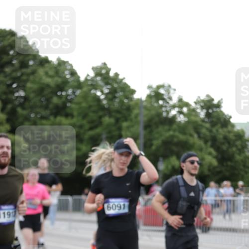 29.06.2025 - hella hamburg halbmarathon Jannik Wohlers http://msf.ph/oto/8150808 29.06.2025 10:51:07 Lombardsbrücke 1617, 1997, 2308, 2484, 2485, 2593, 2736, 2778, 4748, 4808, 4878, 5291, 5357, 5394, 5716, 5717, 6007, 6091, 6885, 6945, 6954, 6961, 7769, 7841, 7871, 7992, 8040, 8125, 8399, 8672, 9340, 9462, 9582, 9583, 9763, 10496, 11034, 11268, 11575, 11913, 12766, 13079, 13598, 13710, 13769, 15092, 15776, 16258, 16595, 16642, 16678, 16807, 17641, 19106 meine-sportfotos.de