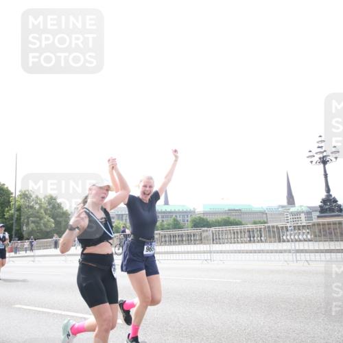 29.06.2025 - hella hamburg halbmarathon Jannik Wohlers http://msf.ph/oto/8150814 29.06.2025 10:27:54 Lombardsbrücke 3445, 5369, 5604, 7667, 8215, 8327, 9653, 9654, 13045, 13296, 13400, 14017, 14155, 15123, 18256, 18604, 19180 meine-sportfotos.de