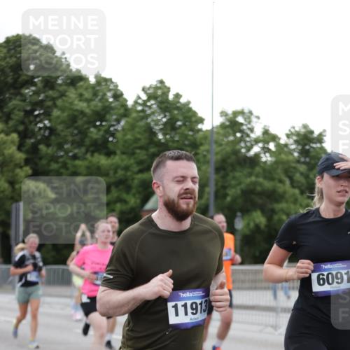 29.06.2025 - hella hamburg halbmarathon Jannik Wohlers http://msf.ph/oto/8150830 29.06.2025 10:51:08 Lombardsbrücke 1617, 1997, 2308, 2484, 2485, 2593, 2736, 2778, 3240, 4748, 4808, 4878, 5291, 5357, 5394, 5716, 5717, 6007, 6091, 6885, 6945, 6954, 6961, 7769, 7841, 7871, 7992, 8040, 8125, 8399, 8672, 9340, 9462, 9582, 9583, 9763, 10496, 11034, 11268, 11575, 11875, 11913, 12766, 13079, 13598, 13710, 13769, 15092, 15776, 16258, 16595, 16642, 16678, 16807, 17641, 19106 meine-sportfotos.de