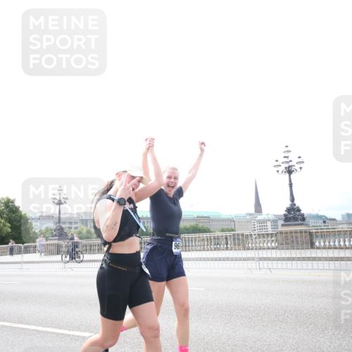 29.06.2025 - hella hamburg halbmarathon Jannik Wohlers http://msf.ph/oto/8150834 29.06.2025 10:27:55 Lombardsbrücke 3445, 5369, 5604, 7667, 8327, 9653, 9654, 13045, 13296, 13400, 14017, 15123, 18256, 18604, 19180 meine-sportfotos.de