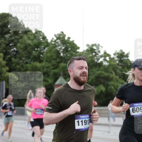 29.06.2025 - hella hamburg halbmarathon Jannik Wohlers http://msf.ph/oto/8150835 29.06.2025 10:51:08 Lombardsbrücke 1617, 1997, 2308, 2484, 2485, 2593, 2736, 2778, 3240, 4748, 4808, 4878, 5291, 5357, 5394, 5716, 5717, 6007, 6091, 6885, 6945, 6954, 6961, 7769, 7841, 7871, 7992, 8040, 8125, 8399, 8672, 9340, 9462, 9582, 9583, 9763, 10496, 11034, 11268, 11575, 11875, 11913, 12766, 13079, 13598, 13710, 13769, 15092, 15776, 16258, 16595, 16642, 16678, 16807, 17641, 19106 meine-sportfotos.de