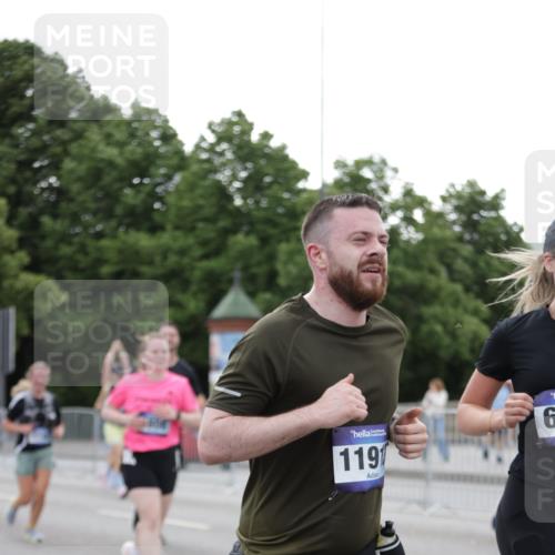 29.06.2025 - hella hamburg halbmarathon Jannik Wohlers http://msf.ph/oto/8150840 29.06.2025 10:51:08 Lombardsbrücke 1617, 1997, 2308, 2484, 2485, 2593, 2736, 2778, 3240, 4748, 4808, 4878, 5291, 5357, 5394, 5716, 5717, 6007, 6091, 6885, 6945, 6954, 6961, 7769, 7841, 7871, 7992, 8040, 8125, 8399, 8672, 9340, 9462, 9582, 9583, 9763, 10496, 11034, 11268, 11575, 11875, 11913, 12766, 13079, 13598, 13710, 13769, 15092, 15776, 16258, 16595, 16642, 16678, 16807, 17641, 19106 meine-sportfotos.de