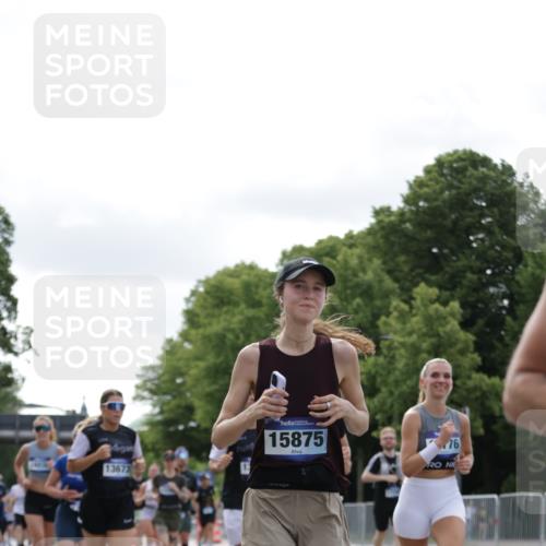 29.06.2025 - hella hamburg halbmarathon Jannik Wohlers http://msf.ph/oto/8150847 29.06.2025 10:14:15 Lombardsbrücke 1406, 1728, 2046, 2494, 2990, 3020, 3154, 3454, 3691, 3756, 3834, 5191, 5670, 5981, 6935, 7802, 8055, 8147, 8755, 9556, 9663, 9709, 10224, 10391, 10610, 12901, 13212, 13366, 13386, 13673, 13674, 14497, 15048, 16036, 16167, 16287, 16288, 16776, 17296, 17453, 17975 meine-sportfotos.de