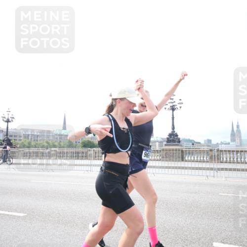 29.06.2025 - hella hamburg halbmarathon Jannik Wohlers http://msf.ph/oto/8150853 29.06.2025 10:27:55 Lombardsbrücke 3445, 5369, 5604, 7667, 8327, 9653, 9654, 13045, 13296, 13400, 14017, 15123, 18256, 18604, 19180 meine-sportfotos.de