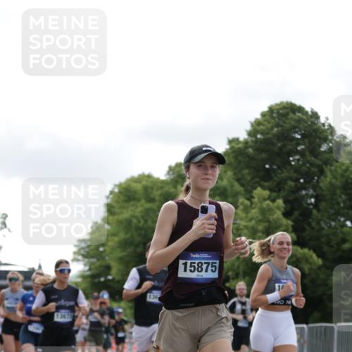 29.06.2025 - hella hamburg halbmarathon Jannik Wohlers http://msf.ph/oto/8150857 29.06.2025 10:14:15 Lombardsbrücke 1406, 1728, 2046, 2494, 2990, 3020, 3154, 3454, 3691, 3756, 3834, 5191, 5670, 5981, 6935, 7802, 8055, 8147, 8755, 9556, 9663, 9709, 10224, 10391, 10610, 12901, 13212, 13366, 13386, 13673, 13674, 14497, 15048, 16036, 16167, 16287, 16288, 16776, 17296, 17453, 17975 meine-sportfotos.de