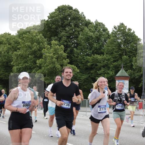 29.06.2025 - hella hamburg halbmarathon Jannik Wohlers http://msf.ph/oto/8150882 29.06.2025 10:51:10 Lombardsbrücke 1617, 1997, 2308, 2484, 2485, 2593, 2736, 2778, 3240, 3991, 4748, 4808, 4878, 5291, 5394, 5716, 5717, 6007, 6091, 6885, 6945, 6954, 7769, 7841, 7871, 7992, 8125, 8399, 9340, 9462, 9582, 9583, 9763, 10496, 10521, 11034, 11268, 11575, 11875, 11913, 12766, 13079, 13598, 13710, 13769, 15092, 15776, 16258, 16595, 16642, 16807, 17641, 19106 meine-sportfotos.de