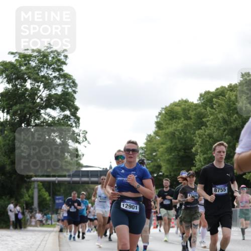 29.06.2025 - hella hamburg halbmarathon Jannik Wohlers http://msf.ph/oto/8150901 29.06.2025 10:14:18 Lombardsbrücke 1071, 1728, 2046, 2601, 2690, 2990, 3020, 3154, 3454, 3691, 3834, 5191, 5670, 5981, 6935, 7195, 8055, 8147, 8755, 9173, 9556, 9663, 9709, 10391, 10610, 11643, 12901, 13212, 13366, 13386, 13673, 13674, 14015, 14497, 15048, 15700, 16036, 16167, 16287, 16288, 16776, 17296, 17453, 17975 meine-sportfotos.de