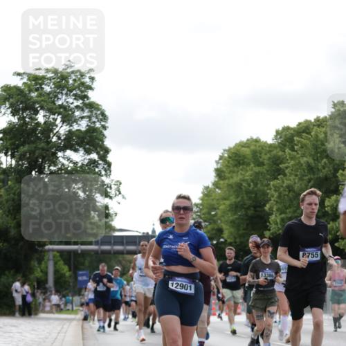 29.06.2025 - hella hamburg halbmarathon Jannik Wohlers http://msf.ph/oto/8150906 29.06.2025 10:14:18 Lombardsbrücke 1071, 1728, 2046, 2601, 2690, 2990, 3020, 3154, 3454, 3691, 3834, 5191, 5670, 5981, 6935, 7195, 8055, 8147, 8755, 9173, 9556, 9663, 9709, 10391, 10610, 11643, 12901, 13212, 13366, 13386, 13673, 13674, 14015, 14497, 15048, 15700, 16036, 16167, 16287, 16288, 16776, 17296, 17453, 17975 meine-sportfotos.de