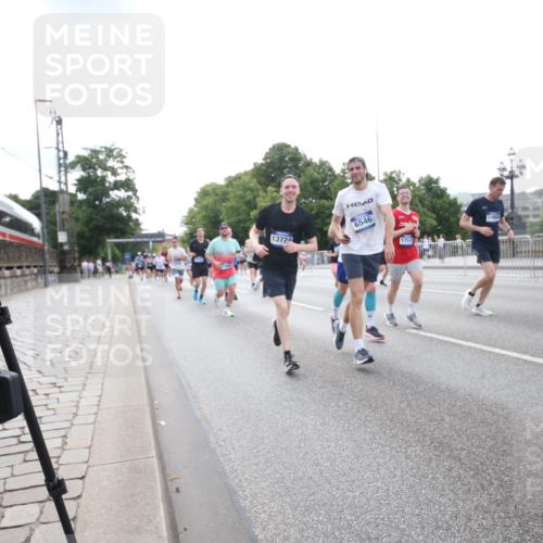 29.06.2025 - hella hamburg halbmarathon Jannik Wohlers http://msf.ph/oto/8150918 29.06.2025 10:31:09 Lombardsbrücke 1844, 3396, 3397, 3424, 3571, 3681, 4953, 5165, 5846, 5965, 6078, 6546, 6573, 6640, 7772, 8806, 9183, 9812, 9882, 9883, 10240, 10421, 10435, 10586, 11587, 12381, 12758, 13724, 15024, 15222, 15575, 16541, 16978, 17043, 17362, 17404, 17517, 17706, 17989, 18390, 18507, 18613, 18672, 18883, 18943, 19068, 19233 meine-sportfotos.de