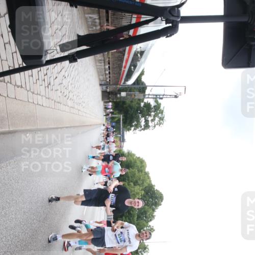 29.06.2025 - hella hamburg halbmarathon Jannik Wohlers http://msf.ph/oto/8150925 29.06.2025 10:31:09 Lombardsbrücke 1844, 3396, 3397, 3424, 3571, 3681, 4953, 5165, 5846, 5965, 6078, 6546, 6573, 6640, 7772, 8806, 9183, 9812, 9882, 9883, 10240, 10421, 10435, 10586, 11587, 12381, 12758, 13724, 15024, 15222, 15575, 16541, 16978, 17043, 17362, 17404, 17517, 17706, 17989, 18390, 18507, 18613, 18672, 18883, 18943, 19068, 19233 meine-sportfotos.de