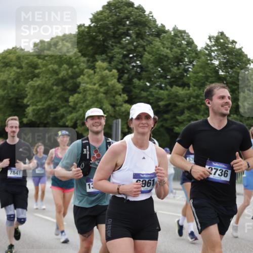 29.06.2025 - hella hamburg halbmarathon Jannik Wohlers http://msf.ph/oto/8150933 29.06.2025 10:51:11 Lombardsbrücke 1617, 1997, 2308, 2484, 2485, 2593, 2736, 2778, 3240, 3991, 4748, 4808, 4878, 5291, 5394, 5716, 5717, 6007, 6091, 6885, 6945, 6947, 6954, 7769, 7841, 7871, 7992, 8125, 8399, 9340, 9462, 9582, 9583, 9763, 10496, 10521, 11034, 11268, 11575, 11875, 11913, 12766, 13079, 13598, 13710, 13769, 15092, 15776, 16595, 16642, 16807, 17641, 19106 meine-sportfotos.de