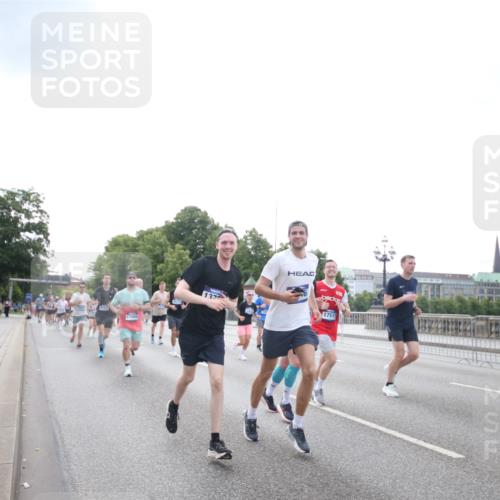 29.06.2025 - hella hamburg halbmarathon Jannik Wohlers http://msf.ph/oto/8150945 29.06.2025 10:31:09 Lombardsbrücke 1844, 3396, 3397, 3424, 3571, 3681, 4953, 5165, 5846, 5965, 6078, 6546, 6573, 6640, 7772, 8806, 9183, 9812, 9882, 9883, 10240, 10421, 10435, 10586, 11587, 12381, 12758, 13724, 15024, 15222, 15575, 16541, 16978, 17043, 17362, 17404, 17517, 17706, 17989, 18390, 18507, 18613, 18672, 18883, 18943, 19068, 19233 meine-sportfotos.de
