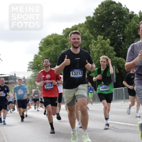 29.06.2025 - hella hamburg halbmarathon Jannik Wohlers http://msf.ph/oto/8150950 29.06.2025 10:14:23 Lombardsbrücke 1071, 1728, 2046, 2601, 2690, 2990, 3025, 3154, 3454, 3691, 3834, 5191, 5608, 5981, 6935, 7195, 7439, 8055, 8147, 8239, 8522, 8755, 9173, 9556, 9663, 9709, 10391, 10610, 10963, 11643, 12901, 13212, 13366, 13386, 13393, 13673, 13674, 14015, 14195, 14452, 14497, 15048, 15700, 16036, 16167, 16287, 16288, 16776, 17296, 17453, 17975, 18015, 18176 meine-sportfotos.de