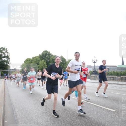 29.06.2025 - hella hamburg halbmarathon Jannik Wohlers http://msf.ph/oto/8150953 29.06.2025 10:31:09 Lombardsbrücke 1844, 3396, 3397, 3424, 3571, 3681, 4953, 5165, 5846, 5965, 6078, 6546, 6573, 6640, 7772, 8806, 9183, 9812, 9882, 9883, 10240, 10421, 10435, 10586, 11587, 12381, 12758, 13724, 15024, 15222, 15575, 16541, 16978, 17043, 17362, 17404, 17517, 17706, 17989, 18390, 18507, 18613, 18672, 18883, 18943, 19068, 19233 meine-sportfotos.de