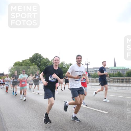 29.06.2025 - hella hamburg halbmarathon Jannik Wohlers http://msf.ph/oto/8150962 29.06.2025 10:31:09 Lombardsbrücke 1844, 3396, 3397, 3424, 3571, 3681, 4953, 5165, 5846, 5965, 6078, 6546, 6573, 6640, 7772, 8806, 9183, 9812, 9882, 9883, 10240, 10421, 10435, 10586, 11587, 12381, 12758, 13724, 15024, 15222, 15575, 16541, 16978, 17043, 17362, 17404, 17517, 17706, 17989, 18390, 18507, 18613, 18672, 18883, 18943, 19068, 19233 meine-sportfotos.de