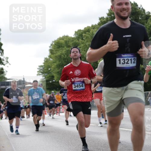 29.06.2025 - hella hamburg halbmarathon Jannik Wohlers http://msf.ph/oto/8150965 29.06.2025 10:14:24 Lombardsbrücke 1071, 1728, 2046, 2601, 2690, 3025, 3154, 3454, 3691, 5191, 5608, 5981, 6935, 7195, 7439, 8055, 8239, 8522, 8755, 8854, 9173, 9556, 9663, 9709, 10391, 10610, 10963, 11643, 12901, 13212, 13366, 13386, 13393, 13673, 13674, 14015, 14195, 14452, 14497, 15048, 15700, 16036, 16167, 16287, 16288, 16776, 17296, 17453, 17975, 18015, 18176 meine-sportfotos.de
