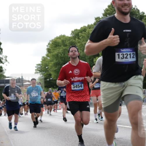 29.06.2025 - hella hamburg halbmarathon Jannik Wohlers http://msf.ph/oto/8150967 29.06.2025 10:14:24 Lombardsbrücke 1071, 1728, 2046, 2601, 2690, 3025, 3154, 3454, 3691, 5191, 5608, 5981, 6935, 7195, 7439, 8055, 8239, 8522, 8755, 8854, 9173, 9556, 9663, 9709, 10391, 10610, 10963, 11643, 12901, 13212, 13366, 13386, 13393, 13673, 13674, 14015, 14195, 14452, 14497, 15048, 15700, 16036, 16167, 16287, 16288, 16776, 17296, 17453, 17975, 18015, 18176 meine-sportfotos.de