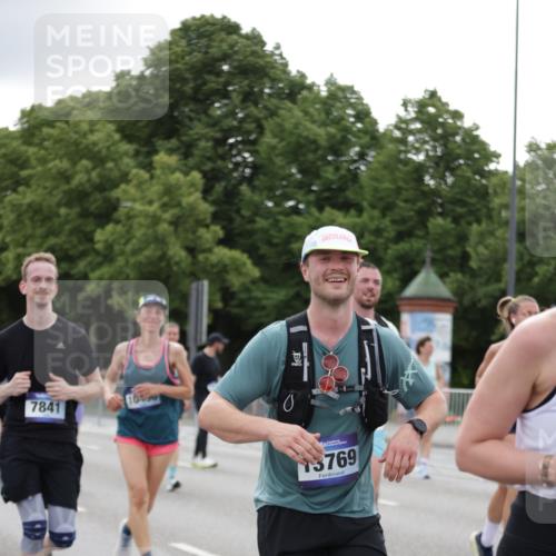 29.06.2025 - hella hamburg halbmarathon Jannik Wohlers http://msf.ph/oto/8150970 29.06.2025 10:51:11 Lombardsbrücke 1617, 1997, 2308, 2484, 2485, 2593, 2736, 2778, 3240, 3991, 4748, 4808, 4878, 5291, 5394, 5716, 5717, 6007, 6091, 6885, 6945, 6947, 6954, 7769, 7841, 7871, 7992, 8125, 8399, 9340, 9462, 9582, 9583, 9763, 10496, 10521, 11034, 11268, 11575, 11875, 11913, 12766, 13079, 13598, 13710, 13769, 15092, 15776, 16595, 16642, 16807, 17641, 19106 meine-sportfotos.de