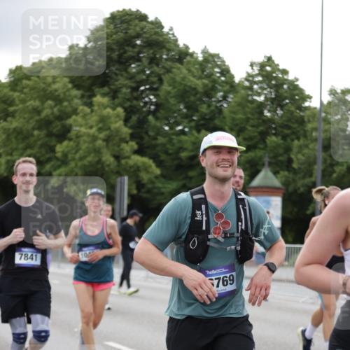 29.06.2025 - hella hamburg halbmarathon Jannik Wohlers http://msf.ph/oto/8150978 29.06.2025 10:51:11 Lombardsbrücke 1617, 1997, 2308, 2484, 2485, 2593, 2736, 2778, 3240, 3991, 4748, 4808, 4878, 5291, 5394, 5716, 5717, 6007, 6091, 6885, 6945, 6947, 6954, 7769, 7841, 7871, 7992, 8125, 8399, 9340, 9462, 9582, 9583, 9763, 10496, 10521, 11034, 11268, 11575, 11875, 11913, 12766, 13079, 13598, 13710, 13769, 15092, 15776, 16595, 16642, 16807, 17641, 19106 meine-sportfotos.de