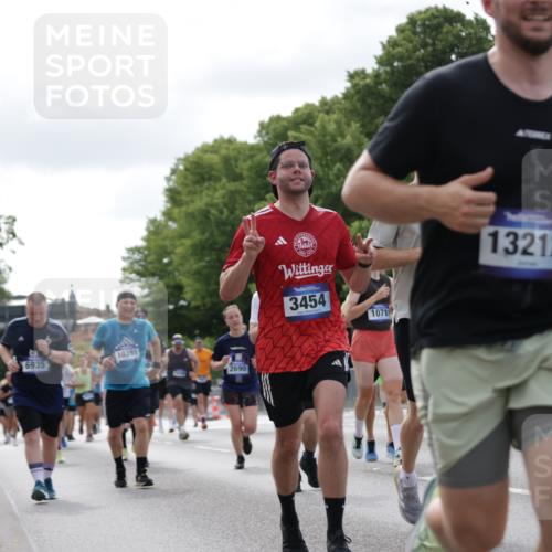 29.06.2025 - hella hamburg halbmarathon Jannik Wohlers http://msf.ph/oto/8150980 29.06.2025 10:14:24 Lombardsbrücke 1071, 1728, 2046, 2601, 2690, 3025, 3154, 3454, 3691, 5191, 5608, 5981, 6935, 7195, 7439, 8055, 8239, 8522, 8755, 8854, 9173, 9556, 9663, 9709, 10391, 10610, 10963, 11643, 12901, 13212, 13366, 13386, 13393, 13673, 13674, 14015, 14195, 14452, 14497, 15048, 15700, 16036, 16167, 16287, 16288, 16776, 17296, 17453, 17975, 18015, 18176 meine-sportfotos.de
