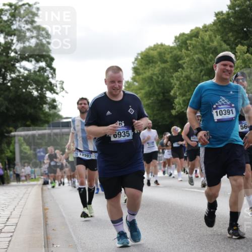 29.06.2025 - hella hamburg halbmarathon Jannik Wohlers http://msf.ph/oto/8151006 29.06.2025 10:14:27 Lombardsbrücke 1071, 1379, 1575, 2046, 2140, 2601, 2690, 3025, 3454, 3507, 3509, 3691, 4641, 5191, 5608, 5800, 5981, 6181, 6248, 6935, 7195, 7439, 8055, 8239, 8522, 8563, 8755, 8854, 9173, 9556, 9663, 9709, 9911, 10391, 10717, 10963, 11611, 11643, 13212, 13366, 13386, 13393, 13673, 13674, 14015, 14195, 14452, 14497, 14999, 15048, 15700, 16208, 16776, 17296, 17453, 17708, 17847, 18015, 18176 meine-sportfotos.de