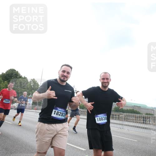 29.06.2025 - hella hamburg halbmarathon Jannik Wohlers http://msf.ph/oto/8151021 29.06.2025 10:31:39 Lombardsbrücke 1311, 2349, 2384, 2672, 2943, 3221, 3239, 3358, 3751, 3752, 3822, 4314, 4605, 4877, 4924, 5156, 5496, 5601, 5658, 5743, 6218, 6252, 6718, 6727, 7135, 7239, 7295, 7344, 7535, 7570, 7695, 7789, 7816, 7898, 8538, 11168, 11462, 12136, 12319, 12663, 12755, 13026, 14029, 14191, 14536, 14599, 15471, 16200, 17118, 17342, 17958, 18283, 18369, 18428, 18838, 18931 meine-sportfotos.de