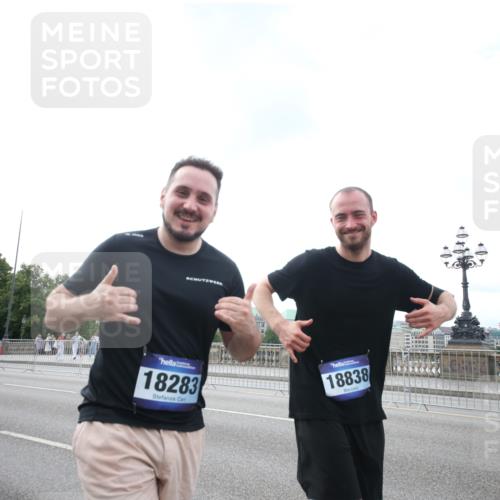 29.06.2025 - hella hamburg halbmarathon Jannik Wohlers http://msf.ph/oto/8151037 29.06.2025 10:31:39 Lombardsbrücke 1311, 2349, 2384, 2672, 2943, 3221, 3239, 3358, 3751, 3752, 3822, 4314, 4605, 4877, 4924, 5156, 5496, 5601, 5658, 5743, 6218, 6252, 6718, 6727, 7135, 7239, 7295, 7344, 7535, 7570, 7695, 7789, 7816, 7898, 8538, 11168, 11462, 12136, 12319, 12663, 12755, 13026, 14029, 14191, 14536, 14599, 15471, 16200, 17118, 17342, 17958, 18283, 18369, 18428, 18838, 18931 meine-sportfotos.de