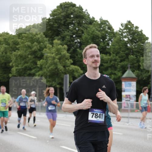 29.06.2025 - hella hamburg halbmarathon Jannik Wohlers http://msf.ph/oto/8151039 29.06.2025 10:51:12 Lombardsbrücke 1997, 2308, 2484, 2485, 2593, 2736, 2778, 3240, 3991, 4748, 4808, 4878, 5291, 5394, 5716, 5717, 6007, 6091, 6885, 6945, 6947, 6954, 7769, 7841, 7871, 7992, 8125, 8399, 9340, 9462, 9582, 9583, 9763, 10496, 10521, 10830, 11268, 11575, 11875, 11913, 12766, 13079, 13598, 13710, 13769, 15092, 15776, 16595, 16642, 16807, 17641, 19106 meine-sportfotos.de