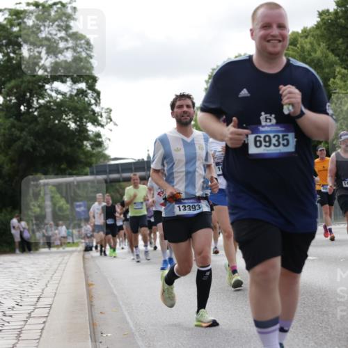 29.06.2025 - hella hamburg halbmarathon Jannik Wohlers http://msf.ph/oto/8151040 29.06.2025 10:14:28 Lombardsbrücke 1071, 1379, 1575, 2046, 2140, 2601, 2690, 3025, 3454, 3507, 3509, 3691, 3844, 4641, 5191, 5608, 5800, 5981, 6181, 6248, 6935, 7195, 7439, 8055, 8239, 8275, 8522, 8563, 8755, 8854, 9113, 9173, 9556, 9663, 9709, 9911, 10391, 10589, 10717, 10963, 11611, 11643, 13212, 13366, 13386, 13393, 13673, 13674, 13683, 14015, 14195, 14452, 14497, 14999, 15037, 15038, 15048, 15700, 16208, 16776, 17296, 17453, 17708, 17847, 18015, 18176 meine-sportfotos.de