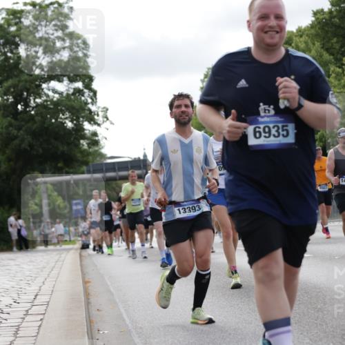 29.06.2025 - hella hamburg halbmarathon Jannik Wohlers http://msf.ph/oto/8151047 29.06.2025 10:14:28 Lombardsbrücke 1071, 1379, 1575, 2046, 2140, 2601, 2690, 3025, 3454, 3507, 3509, 3691, 3844, 4641, 5191, 5608, 5800, 5981, 6181, 6248, 6935, 7195, 7439, 8055, 8239, 8275, 8522, 8563, 8755, 8854, 9113, 9173, 9556, 9663, 9709, 9911, 10391, 10589, 10717, 10963, 11611, 11643, 13212, 13366, 13386, 13393, 13673, 13674, 13683, 14015, 14195, 14452, 14497, 14999, 15037, 15038, 15048, 15700, 16208, 16776, 17296, 17453, 17708, 17847, 18015, 18176 meine-sportfotos.de