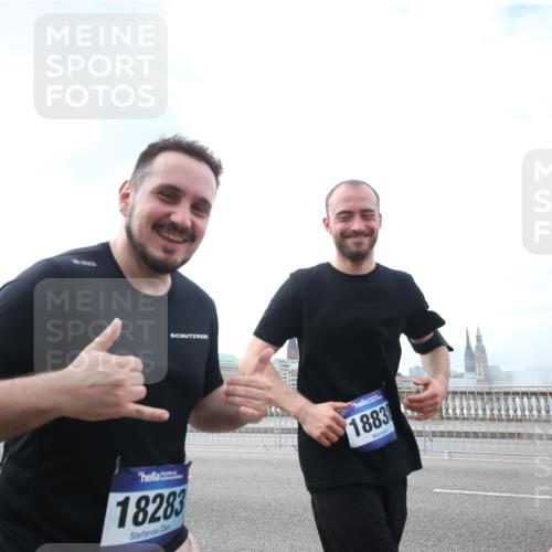 29.06.2025 - hella hamburg halbmarathon Jannik Wohlers http://msf.ph/oto/8151049 29.06.2025 10:31:40 Lombardsbrücke 1311, 1987, 2349, 2384, 2672, 2943, 3221, 3239, 3358, 3752, 3822, 4314, 4605, 4924, 5156, 5496, 5601, 5658, 5743, 6218, 6252, 6718, 6727, 7135, 7239, 7295, 7344, 7535, 7570, 7695, 7789, 7816, 7898, 8538, 10248, 11168, 11462, 12136, 12319, 12663, 12755, 12936, 13026, 13959, 14029, 14105, 14191, 14536, 14599, 15471, 16200, 17118, 17342, 17958, 18283, 18369, 18428, 18838, 18931 meine-sportfotos.de