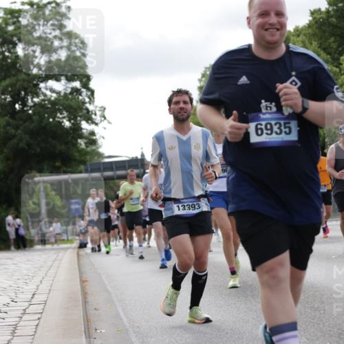 29.06.2025 - hella hamburg halbmarathon Jannik Wohlers http://msf.ph/oto/8151053 29.06.2025 10:14:28 Lombardsbrücke 1071, 1379, 1575, 2046, 2140, 2601, 2690, 3025, 3454, 3507, 3509, 3691, 3844, 4641, 5191, 5608, 5800, 5981, 6181, 6248, 6935, 7195, 7439, 8055, 8239, 8275, 8522, 8563, 8755, 8854, 9113, 9173, 9556, 9663, 9709, 9911, 10391, 10589, 10717, 10963, 11611, 11643, 13212, 13366, 13386, 13393, 13673, 13674, 13683, 14015, 14195, 14452, 14497, 14999, 15037, 15038, 15048, 15700, 16208, 16776, 17296, 17453, 17708, 17847, 18015, 18176 meine-sportfotos.de