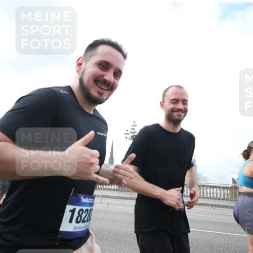 29.06.2025 - hella hamburg halbmarathon Jannik Wohlers http://msf.ph/oto/8151054 29.06.2025 10:31:40 Lombardsbrücke 1311, 1987, 2349, 2384, 2672, 2943, 3221, 3239, 3358, 3752, 3822, 4314, 4605, 4924, 5156, 5496, 5601, 5658, 5743, 6218, 6252, 6718, 6727, 7135, 7239, 7295, 7344, 7535, 7570, 7695, 7789, 7816, 7898, 8538, 10248, 11168, 11462, 12136, 12319, 12663, 12755, 12936, 13026, 13959, 14029, 14105, 14191, 14536, 14599, 15471, 16200, 17118, 17342, 17958, 18283, 18369, 18428, 18838, 18931 meine-sportfotos.de