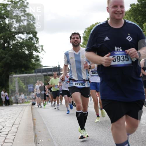 29.06.2025 - hella hamburg halbmarathon Jannik Wohlers http://msf.ph/oto/8151062 29.06.2025 10:14:29 Lombardsbrücke 1071, 1379, 1575, 2046, 2140, 2601, 2690, 3025, 3454, 3507, 3509, 3691, 3844, 4641, 5608, 5800, 5981, 6181, 6248, 6935, 7195, 7439, 8055, 8239, 8275, 8522, 8563, 8755, 8854, 9113, 9173, 9556, 9663, 9709, 9911, 10391, 10589, 10717, 10963, 11271, 11611, 11643, 13212, 13366, 13386, 13393, 13673, 13674, 13683, 14015, 14195, 14452, 14497, 14999, 15037, 15038, 15700, 16208, 16419, 16776, 17296, 17453, 17708, 17847, 18015, 18176 meine-sportfotos.de