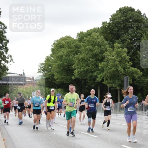 29.06.2025 - hella hamburg halbmarathon Jannik Wohlers http://msf.ph/oto/8151064 29.06.2025 10:51:13 Lombardsbrücke 1997, 2308, 2484, 2485, 2593, 2736, 2778, 3240, 3991, 4748, 4808, 4878, 5291, 5394, 5716, 5717, 6007, 6091, 6885, 6945, 6947, 6954, 7769, 7841, 7871, 7992, 8125, 8399, 9340, 9462, 9582, 9583, 10496, 10521, 10830, 11268, 11875, 11913, 12766, 13151, 13152, 13598, 13710, 13769, 15092, 15776, 16595, 16642, 16807, 17364, 17641 meine-sportfotos.de