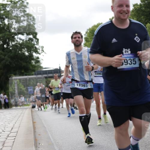 29.06.2025 - hella hamburg halbmarathon Jannik Wohlers http://msf.ph/oto/8151068 29.06.2025 10:14:29 Lombardsbrücke 1071, 1379, 1575, 2046, 2140, 2601, 2690, 3025, 3454, 3507, 3509, 3691, 3844, 4641, 5608, 5800, 5981, 6181, 6248, 6935, 7195, 7439, 8055, 8239, 8275, 8522, 8563, 8755, 8854, 9113, 9173, 9556, 9663, 9709, 9911, 10391, 10589, 10717, 10963, 11271, 11611, 11643, 13212, 13366, 13386, 13393, 13673, 13674, 13683, 14015, 14195, 14452, 14497, 14999, 15037, 15038, 15700, 16208, 16419, 16776, 17296, 17453, 17708, 17847, 18015, 18176 meine-sportfotos.de
