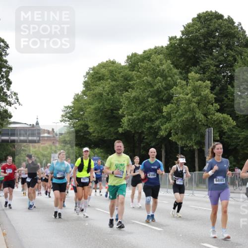 29.06.2025 - hella hamburg halbmarathon Jannik Wohlers http://msf.ph/oto/8151070 29.06.2025 10:51:13 Lombardsbrücke 1997, 2308, 2484, 2485, 2593, 2736, 2778, 3240, 3991, 4748, 4808, 4878, 5291, 5394, 5716, 5717, 6007, 6091, 6885, 6945, 6947, 6954, 7769, 7841, 7871, 7992, 8125, 8399, 9340, 9462, 9582, 9583, 10496, 10521, 10830, 11268, 11875, 11913, 12766, 13151, 13152, 13598, 13710, 13769, 15092, 15776, 16595, 16642, 16807, 17364, 17641 meine-sportfotos.de