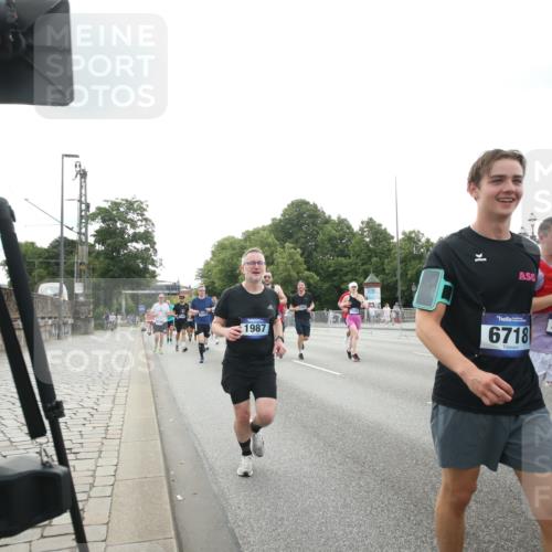 29.06.2025 - hella hamburg halbmarathon Jannik Wohlers http://msf.ph/oto/8151072 29.06.2025 10:31:51 Lombardsbrücke 1311, 1987, 2349, 2943, 3022, 3365, 3707, 3778, 3822, 4314, 4365, 4605, 4857, 4924, 5496, 5658, 5743, 6218, 6252, 7135, 7239, 7344, 7535, 7570, 7789, 8124, 8127, 8175, 8787, 8914, 8993, 9125, 9206, 9706, 9765, 10248, 10828, 10924, 11168, 11225, 11362, 11462, 11787, 11972, 12136, 12443, 12936, 13284, 13423, 13959, 13960, 14029, 14099, 14105, 14191, 14494, 14599, 15120, 15364, 15471, 15987, 16200, 17958, 18369, 18931 meine-sportfotos.de