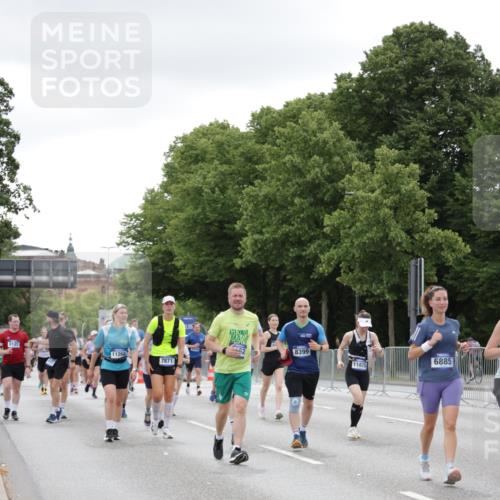 29.06.2025 - hella hamburg halbmarathon Jannik Wohlers http://msf.ph/oto/8151074 29.06.2025 10:51:13 Lombardsbrücke 1997, 2308, 2484, 2485, 2593, 2736, 2778, 3240, 3991, 4748, 4808, 4878, 5291, 5394, 5716, 5717, 6007, 6091, 6885, 6945, 6947, 6954, 7769, 7841, 7871, 7992, 8125, 8399, 9340, 9462, 9582, 9583, 10496, 10521, 10830, 11268, 11875, 11913, 12766, 13151, 13152, 13598, 13710, 13769, 15092, 15776, 16595, 16642, 16807, 17364, 17641 meine-sportfotos.de