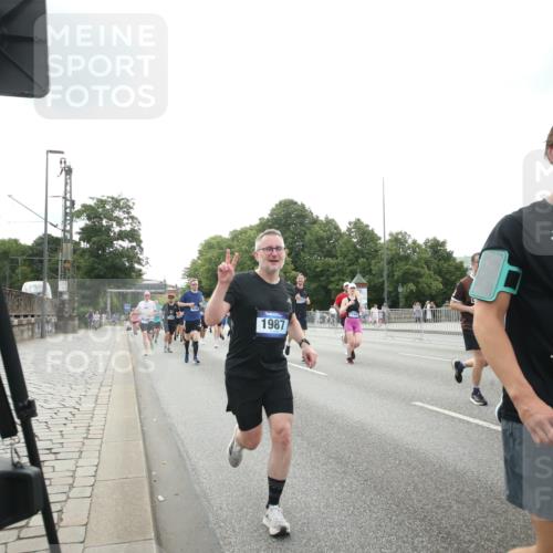 29.06.2025 - hella hamburg halbmarathon Jannik Wohlers http://msf.ph/oto/8151084 29.06.2025 10:31:51 Lombardsbrücke 1311, 1987, 2349, 2943, 3022, 3365, 3707, 3778, 3822, 4314, 4365, 4605, 4857, 4924, 5496, 5658, 5743, 6218, 6252, 7135, 7239, 7344, 7535, 7570, 7789, 8124, 8127, 8175, 8787, 8914, 8993, 9125, 9206, 9706, 9765, 10248, 10828, 10924, 11168, 11225, 11362, 11462, 11787, 11972, 12136, 12443, 12936, 13284, 13423, 13959, 13960, 14029, 14099, 14105, 14191, 14494, 14599, 15120, 15364, 15471, 15987, 16200, 17958, 18369, 18931 meine-sportfotos.de
