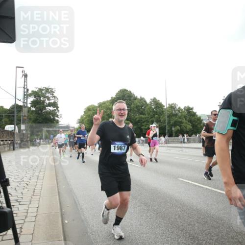 29.06.2025 - hella hamburg halbmarathon Jannik Wohlers http://msf.ph/oto/8151088 29.06.2025 10:31:51 Lombardsbrücke 1311, 1987, 2349, 2943, 3022, 3365, 3707, 3778, 3822, 4314, 4365, 4605, 4857, 4924, 5496, 5658, 5743, 6218, 6252, 7135, 7239, 7344, 7535, 7570, 7789, 8124, 8127, 8175, 8787, 8914, 8993, 9125, 9206, 9706, 9765, 10248, 10828, 10924, 11168, 11225, 11362, 11462, 11787, 11972, 12136, 12443, 12936, 13284, 13423, 13959, 13960, 14029, 14099, 14105, 14191, 14494, 14599, 15120, 15364, 15471, 15987, 16200, 17958, 18369, 18931 meine-sportfotos.de