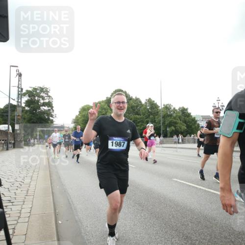 29.06.2025 - hella hamburg halbmarathon Jannik Wohlers http://msf.ph/oto/8151095 29.06.2025 10:31:51 Lombardsbrücke 1311, 1987, 2349, 2943, 3022, 3365, 3707, 3778, 3822, 4314, 4365, 4605, 4857, 4924, 5496, 5658, 5743, 6218, 6252, 7135, 7239, 7344, 7535, 7570, 7789, 8124, 8127, 8175, 8787, 8914, 8993, 9125, 9206, 9706, 9765, 10248, 10828, 10924, 11168, 11225, 11362, 11462, 11787, 11972, 12136, 12443, 12936, 13284, 13423, 13959, 13960, 14029, 14099, 14105, 14191, 14494, 14599, 15120, 15364, 15471, 15987, 16200, 17958, 18369, 18931 meine-sportfotos.de