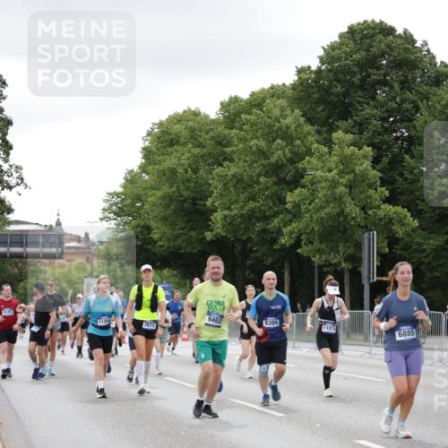29.06.2025 - hella hamburg halbmarathon Jannik Wohlers http://msf.ph/oto/8151100 29.06.2025 10:51:14 Lombardsbrücke 1997, 2308, 2593, 2736, 2778, 3240, 3991, 4748, 4808, 4878, 5291, 5394, 5534, 5716, 5717, 6007, 6091, 6885, 6945, 6947, 6954, 7769, 7841, 7871, 7992, 8125, 8399, 9340, 9462, 10496, 10521, 10693, 10830, 11268, 11875, 11913, 12766, 13151, 13152, 13598, 13710, 13769, 15092, 16595, 16642, 16807, 17364, 17641 meine-sportfotos.de