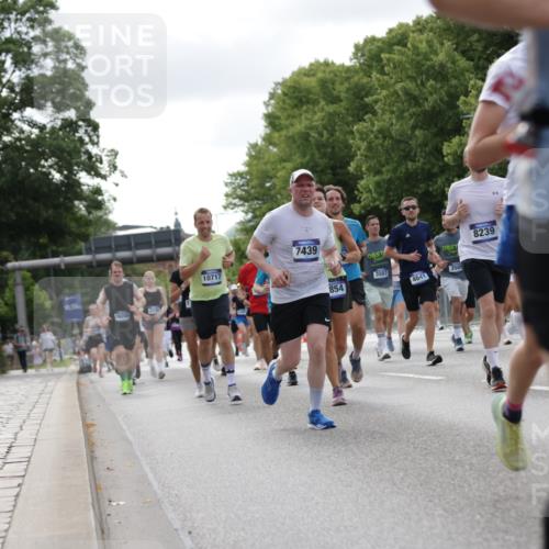 29.06.2025 - hella hamburg halbmarathon Jannik Wohlers http://msf.ph/oto/8151151 29.06.2025 10:14:30 Lombardsbrücke 1071, 1379, 1575, 2046, 2140, 2601, 2690, 3025, 3454, 3507, 3509, 3691, 3844, 4641, 5608, 5800, 5981, 6181, 6248, 6935, 7195, 7439, 8055, 8239, 8275, 8522, 8563, 8755, 8854, 9113, 9173, 9556, 9709, 9911, 10391, 10589, 10717, 10963, 11271, 11611, 11643, 12634, 13212, 13366, 13386, 13393, 13674, 13683, 14015, 14195, 14452, 14497, 14999, 15037, 15038, 15700, 16208, 16419, 17296, 17453, 17708, 17847, 18015, 18176 meine-sportfotos.de