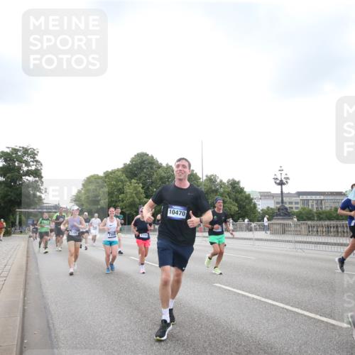 29.06.2025 - hella hamburg halbmarathon Jannik Wohlers http://msf.ph/oto/8151160 29.06.2025 10:32:17 Lombardsbrücke 1199, 1237, 2059, 3422, 3653, 3660, 3670, 3753, 4446, 5783, 5871, 6228, 6312, 6315, 7308, 7309, 7387, 7531, 7633, 7702, 7749, 7750, 9010, 9188, 10013, 10048, 10203, 10277, 10354, 10470, 10624, 10770, 11076, 11248, 12470, 12508, 13335, 14301, 15071, 15171, 15847, 15997, 16129, 16187, 16502, 16898, 16999, 17041, 17102, 17167, 17508, 18069, 18706, 18927, 19156 meine-sportfotos.de