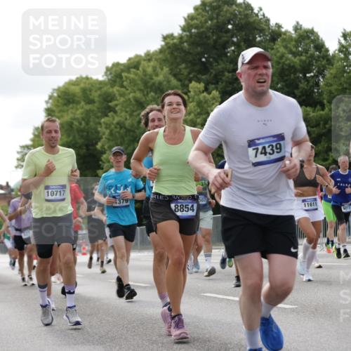 29.06.2025 - hella hamburg halbmarathon Jannik Wohlers http://msf.ph/oto/8151180 29.06.2025 10:14:32 Lombardsbrücke 1071, 1379, 1575, 2046, 2140, 2601, 2690, 3025, 3454, 3507, 3509, 3691, 3844, 4641, 5608, 5800, 6181, 6248, 6935, 7195, 7439, 8055, 8239, 8275, 8522, 8563, 8609, 8755, 8854, 9113, 9173, 9911, 10391, 10589, 10717, 10963, 11271, 11598, 11611, 11643, 11683, 12634, 13212, 13393, 13683, 14015, 14195, 14452, 14497, 14617, 14999, 15037, 15038, 15700, 16208, 16419, 17296, 17453, 17708, 17847, 18015, 18176 meine-sportfotos.de