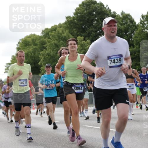 29.06.2025 - hella hamburg halbmarathon Jannik Wohlers http://msf.ph/oto/8151185 29.06.2025 10:14:32 Lombardsbrücke 1071, 1379, 1575, 2046, 2140, 2601, 2690, 3025, 3454, 3507, 3509, 3691, 3844, 4641, 5608, 5800, 6181, 6248, 6935, 7195, 7439, 8055, 8239, 8275, 8522, 8563, 8609, 8755, 8854, 9113, 9173, 9911, 10391, 10589, 10717, 10963, 11271, 11598, 11611, 11643, 11683, 12634, 13212, 13393, 13683, 14015, 14195, 14452, 14497, 14617, 14999, 15037, 15038, 15700, 16208, 16419, 17296, 17453, 17708, 17847, 18015, 18176 meine-sportfotos.de