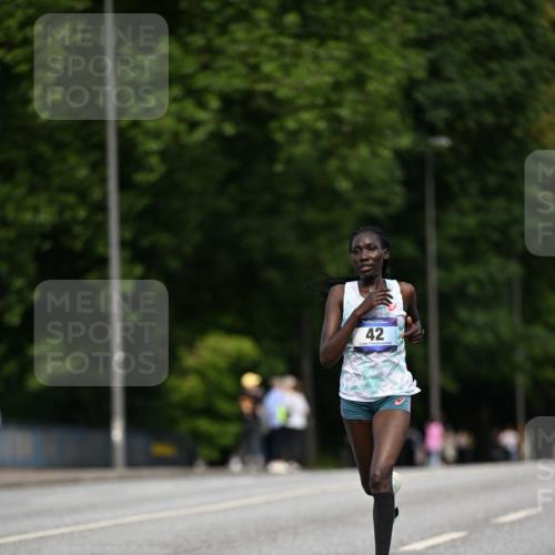 29.06.2025 - hella hamburg halbmarathon Dr. Thomas Lammeyer http://msf.ph/oto/8151190 29.06.2025 09:38:53 Kennedybrücke 42 meine-sportfotos.de