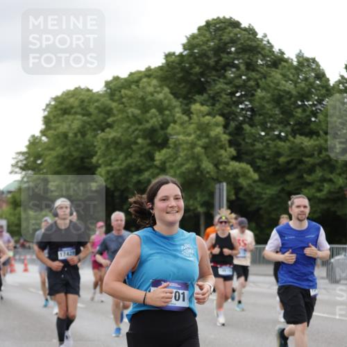 29.06.2025 - hella hamburg halbmarathon Jannik Wohlers http://msf.ph/oto/8151222 29.06.2025 10:51:32 Lombardsbrücke 1418, 1978, 3038, 4598, 4606, 5062, 5534, 6456, 6604, 6947, 7682, 8250, 8251, 8621, 9220, 9460, 9590, 9594, 9673, 9730, 10533, 10673, 10693, 10830, 11101, 11375, 12065, 12510, 12969, 13151, 13152, 14720, 14937, 14959, 15128, 16015, 16234, 17253, 17277, 17364, 17429, 17902, 18078, 18615, 18780, 18975 meine-sportfotos.de