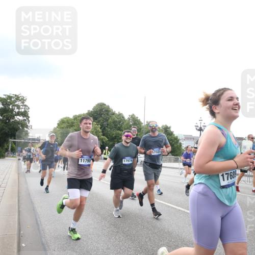 29.06.2025 - hella hamburg halbmarathon Jannik Wohlers http://msf.ph/oto/8151235 29.06.2025 10:35:11 Lombardsbrücke 1336, 1730, 1786, 1821, 2001, 2425, 2787, 3243, 4333, 4703, 4704, 4902, 4965, 5147, 5240, 5793, 6381, 6746, 6867, 7382, 8249, 8567, 9342, 9470, 9803, 9806, 9819, 10565, 10652, 11838, 11839, 12026, 12851, 13240, 13505, 13805, 13899, 14402, 14684, 15032, 16710, 17289, 17331, 17689, 17868, 17883, 17974, 17996, 17998, 18036, 18269, 18292, 18361, 18524, 18912 meine-sportfotos.de